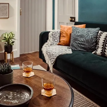 Artistic Hideaway Within York's Ancient Walls Holiday home York