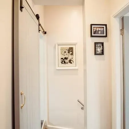 Holiday home Artistic Hideaway Within York's Ancient Walls *