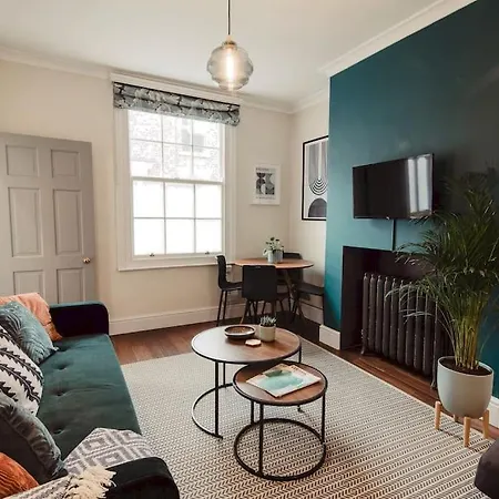 Artistic Hideaway Within York's Ancient Walls Holiday home *