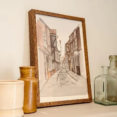 Holiday home Artistic Hideaway Within York's Ancient Walls York
