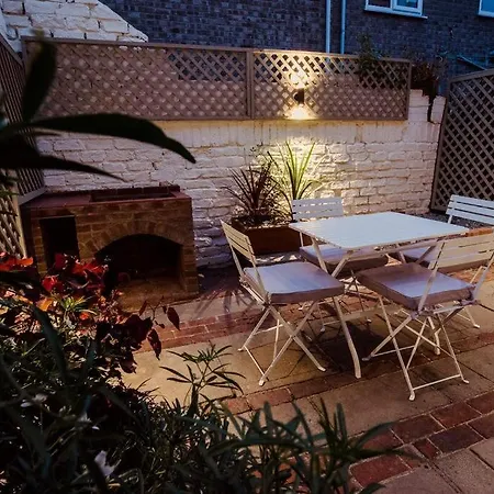 Holiday home Artistic Hideaway Within York's Ancient Walls York